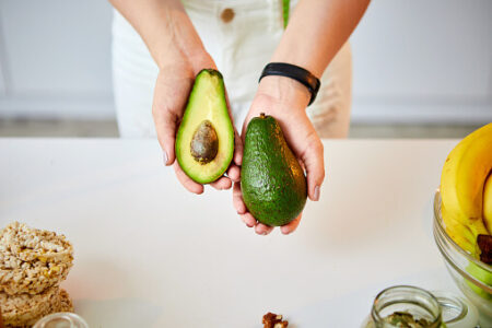 Eat avocado to help you burn fat naturally to lose weight naturally