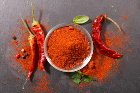 Add a pinch of cayenne pepper to diet to lose thigh fat without exercise